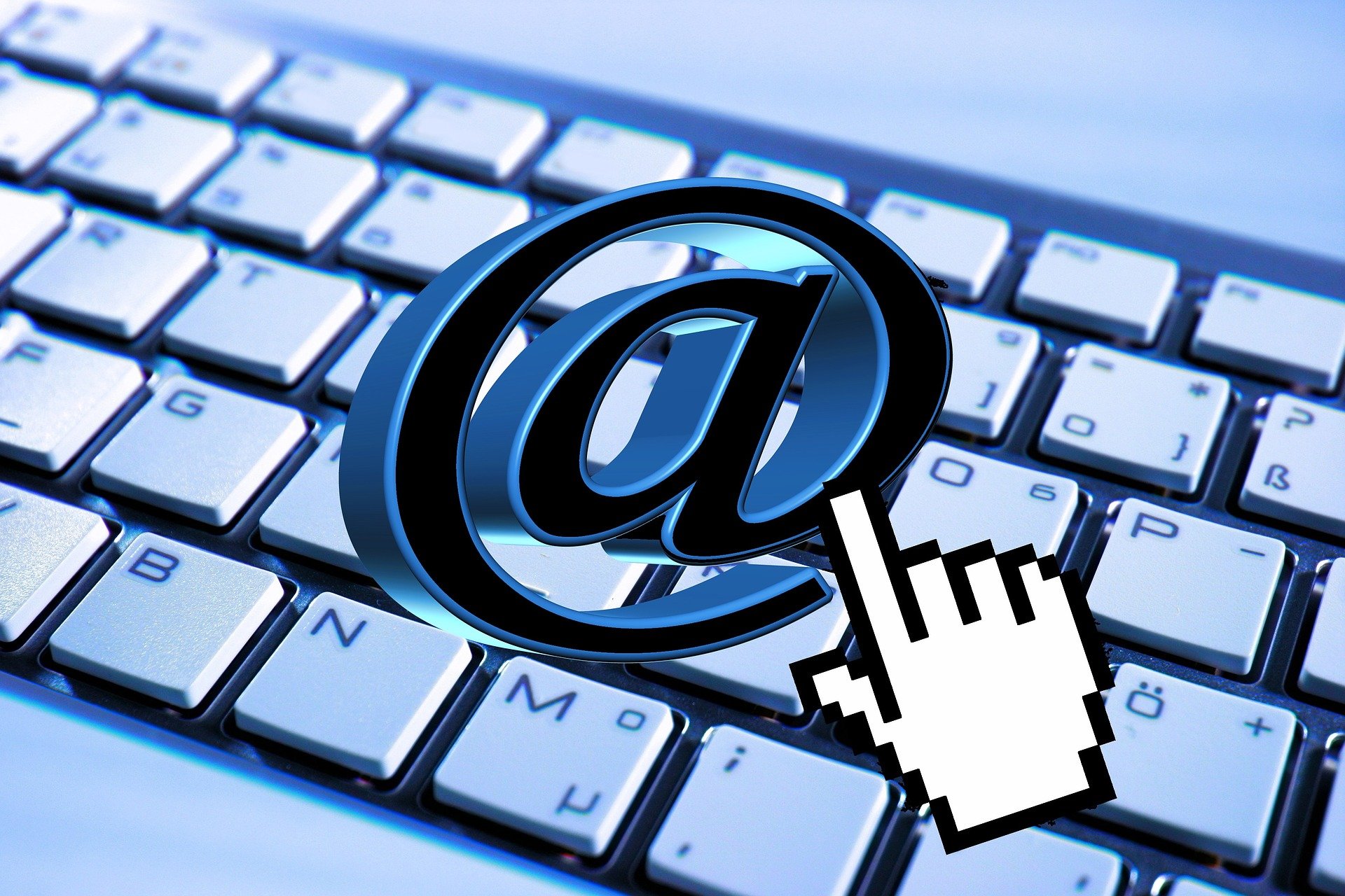 ¿A quién puedo enviar un correo electrónico con publicidad de mi empresa? | Grupocfi